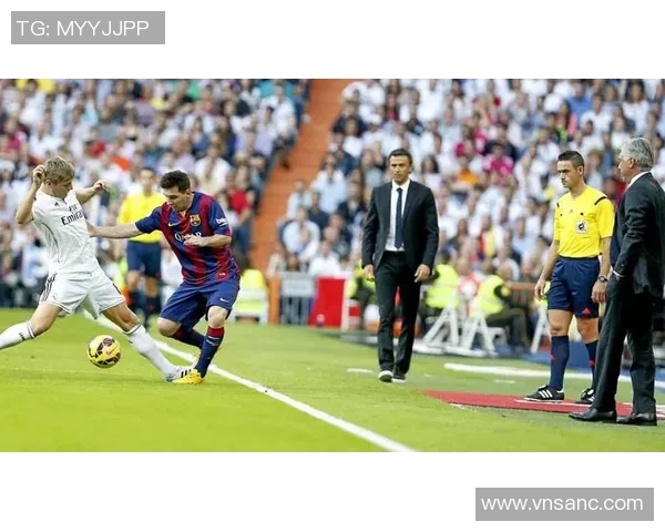 足球明星在比赛中遭遇激烈冲突瞬间引发全场轰动与热议